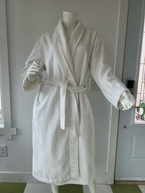 Holt Renfrew 100% Cotton white  Bathrobe  Size L-XL Loungewear Canadian Made